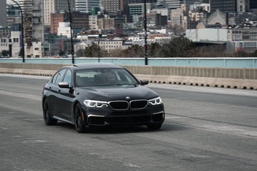  BMW M550i xDrive Sedan (G30) 2017 года  (NA) (фото 6 из 16)